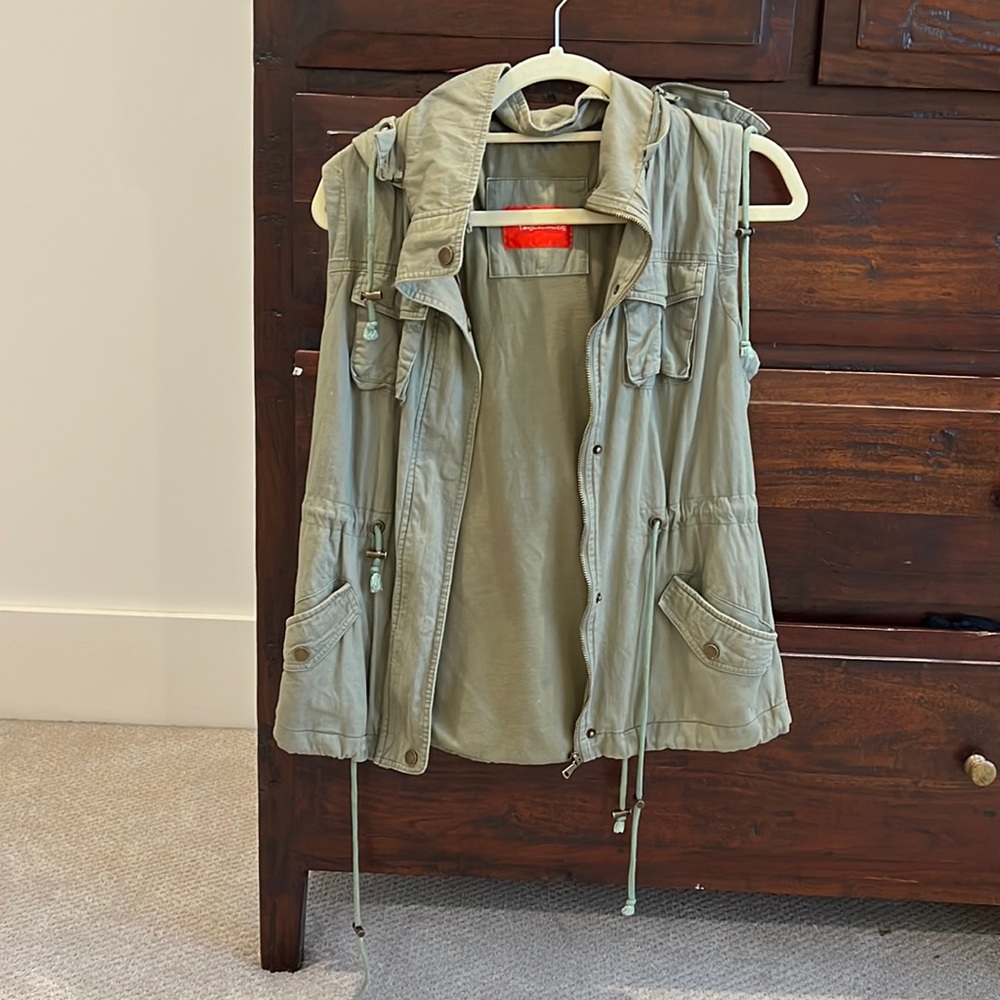 Fashionomics Vest